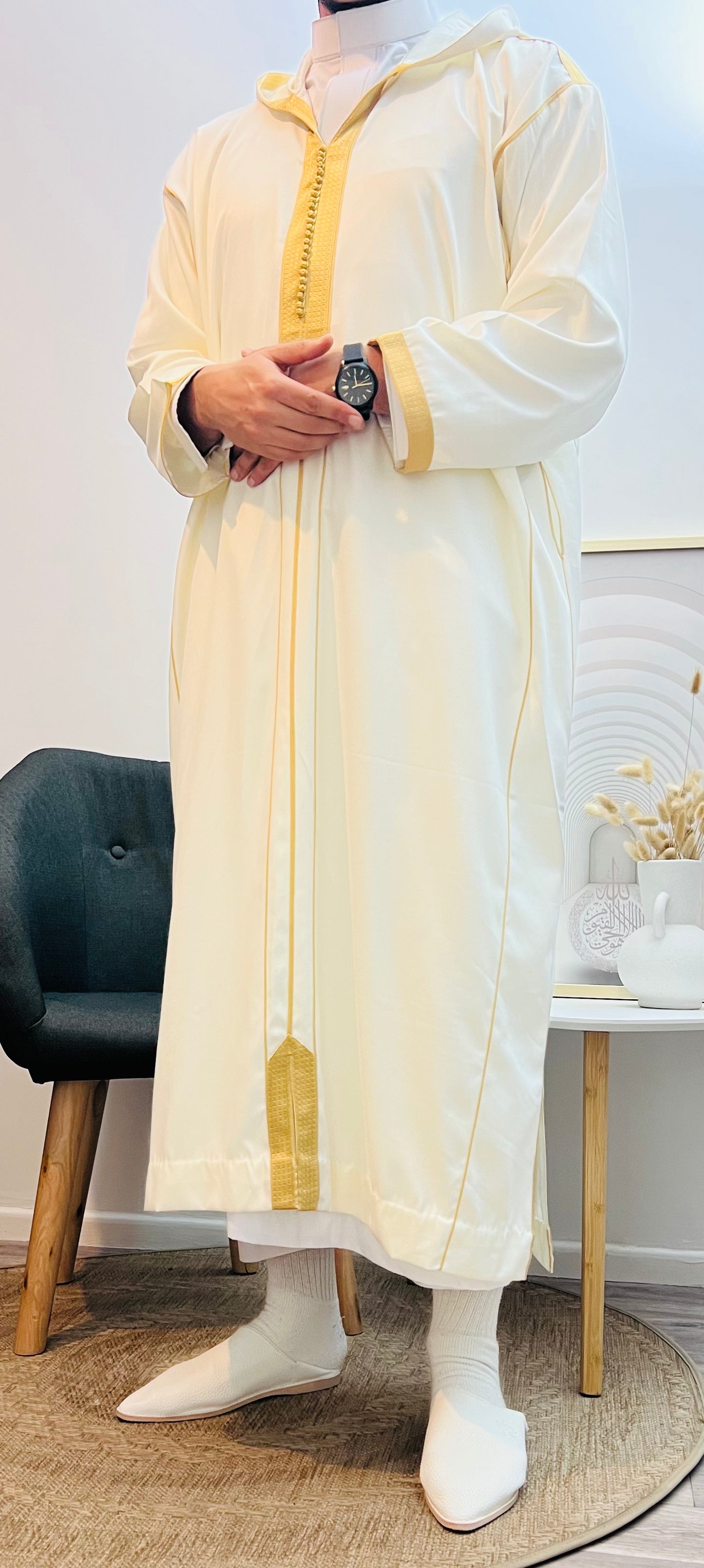 Jellaba Broderie Col – Élégance et Savoir-Faire