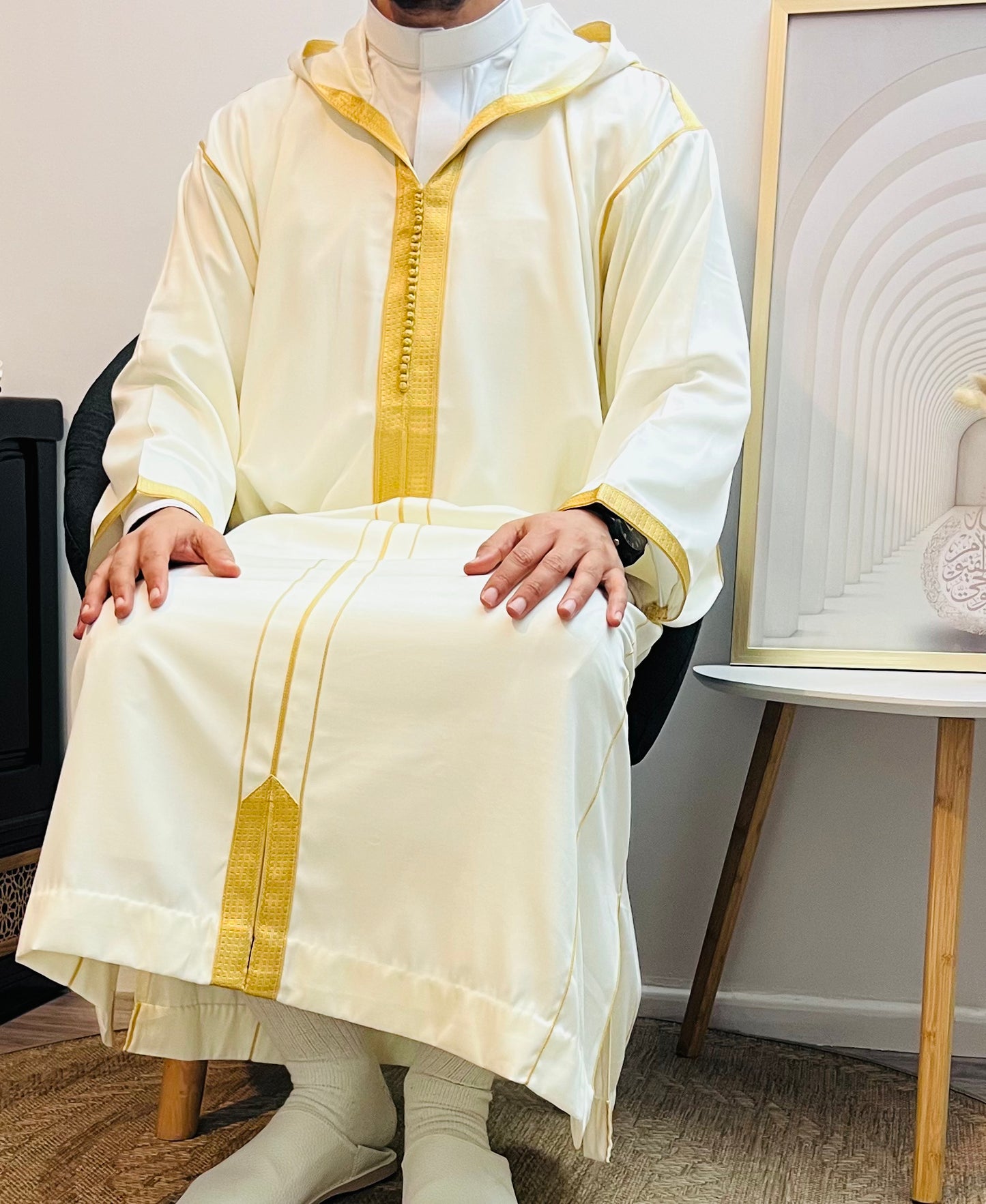 Jellaba Broderie Col – Élégance et Savoir-Faire